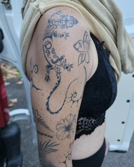 Bras de Delphine terminé,  merci pour ta confiance,  ta persévérance,  ta patience et ton courage aussi !