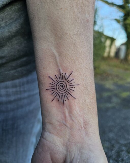 Merci beaucoup à toi @yo_hanna645 pour ce premier tattoo ensemble! #vivreapau #paumaville #villedepau #lons #jaimepau #paumaville64 #palois #pau #bearn #billere #tattooing #tatoueuse #tatouagefemme