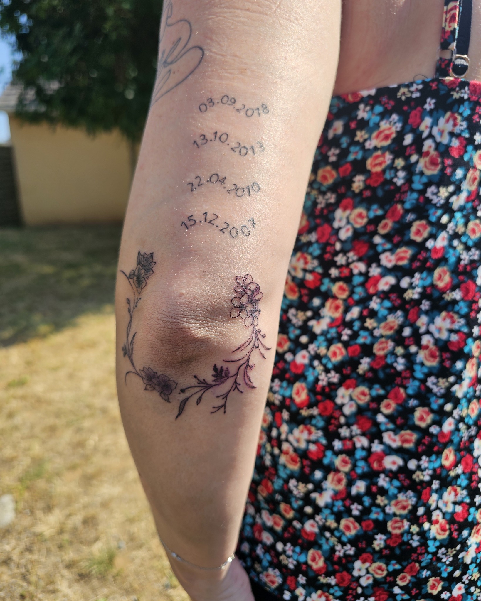 Nouveau tattoo pour Maïté, couronne de fleurs autour du coude. Merci pour ton entière confiance ! #lescar #paloise #billere #lons #bearn #tattooing #tattoos #paumaville #tattoodesign #pau #tattooartist #tatoueuse #tattooart #tattoolife #paumaville64 #villedepau #tattoo #tatouage #vivreapau #palois #tatouagefemme